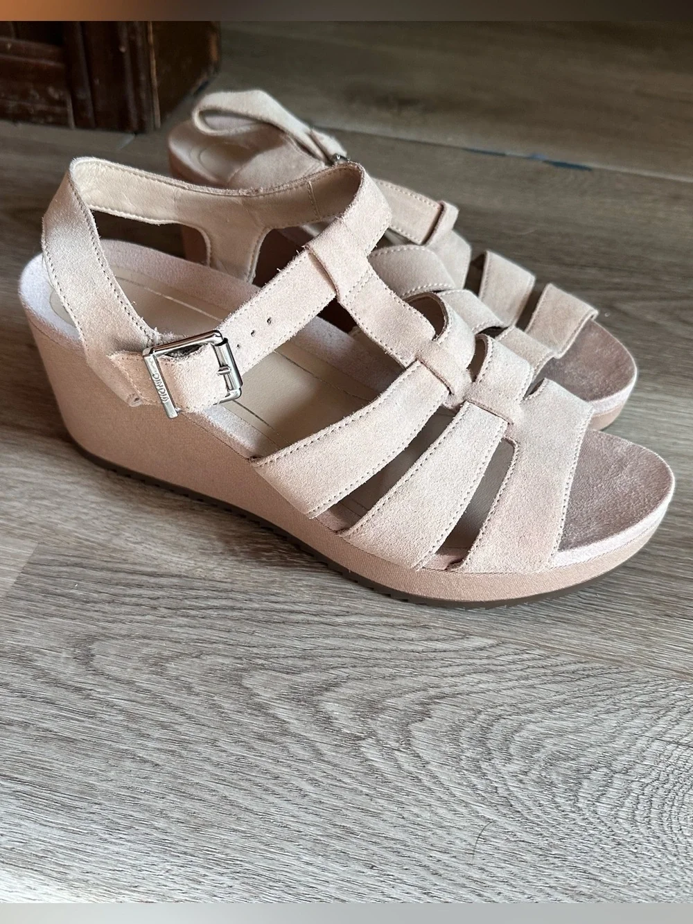 Vionic Hoola Tawny Platform T-Strap Wedge Sandals Nude Suede Leather 11 Wide